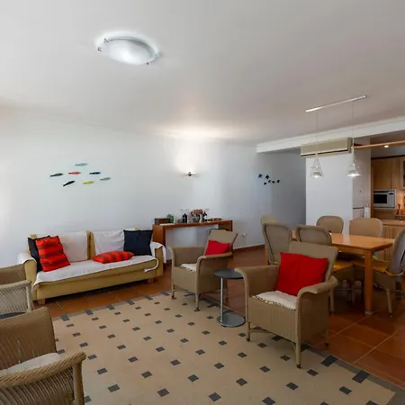 Дом отдыха Casa Do Ribeiro Salgado Ii By An Island Порту-Санту